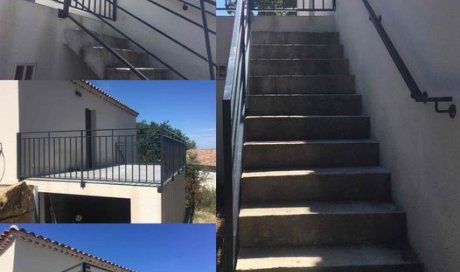 Protection d'une terrasse par un garde-corps avec un portillon en acier thermolaqué à Venasque.