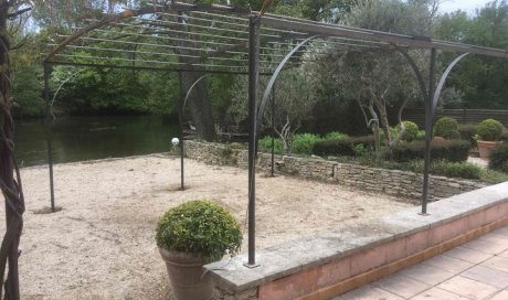 Pergolas cintrée en acier brut de 5m par 4m80 à L'isle-sur-la-sorgue.